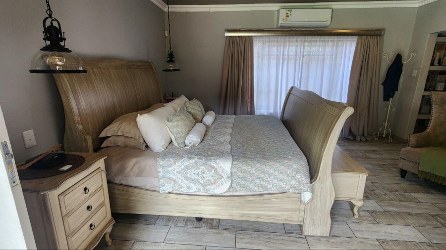 5 Bedroom Property for Sale in Safari Gardens North West